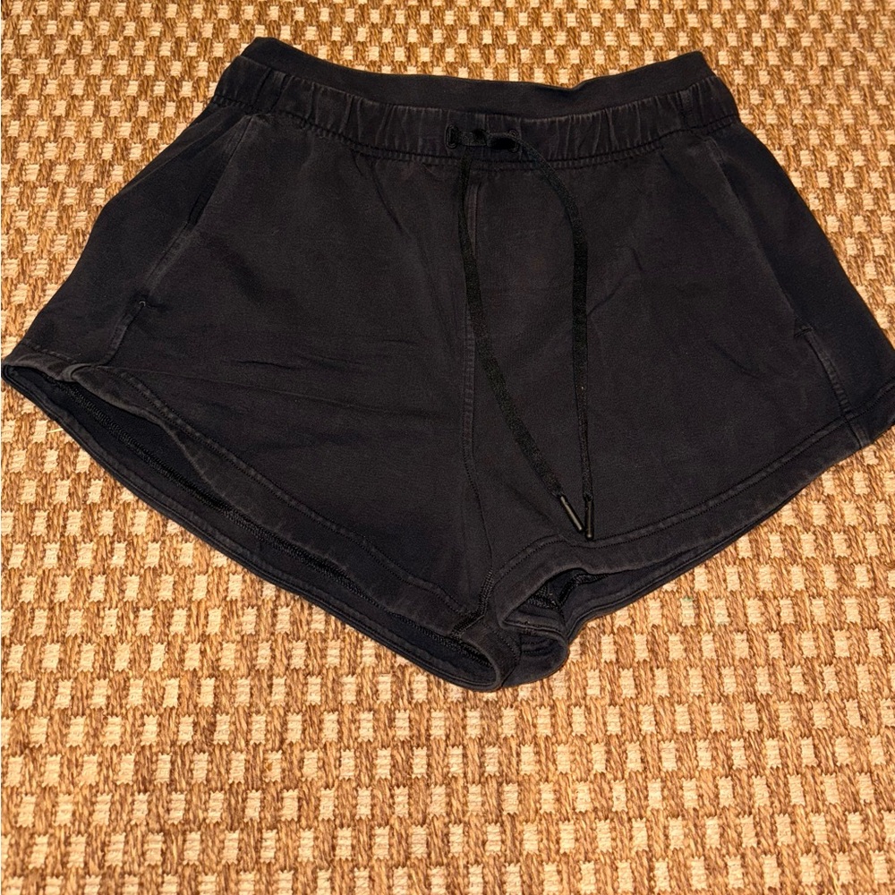 Lululemon Black Inner Glow HighRise 3”